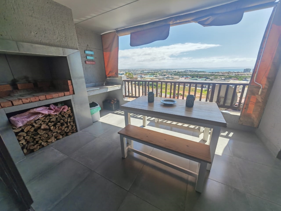 2 Bedroom Property for Sale in Voorbaai Western Cape